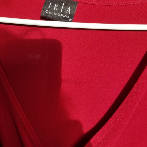 Red Top - Picture 2 of 4